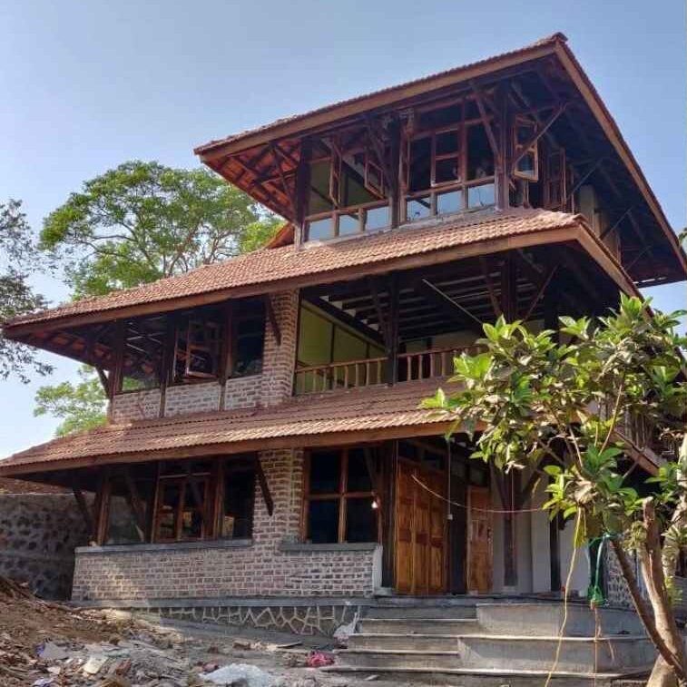 Why a Couple in Pune Chooses Traditional Indian Construction Methods to Construct Cement-Free Homes
